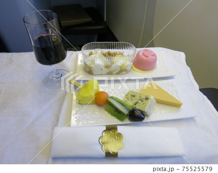 KLM航空、ビジネスクラスの機内食、デザート KLM航空、ビジネスクラスの機内食、デザート 75525579