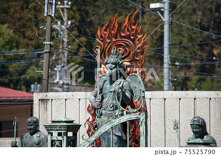 東京都　高尾山薬王院　火渡り祭 75525790