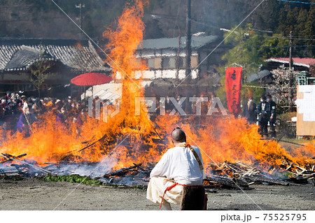 東京都 高尾山薬王院 火渡り祭 令和三年の写真素材