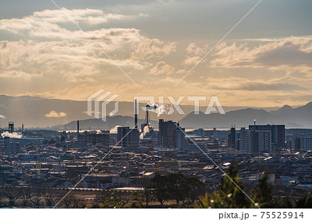 (静岡県)岩本山から望む、富士市の工業地帯 (静岡県)岩本山から望む、富士市の工業地帯 75525914
