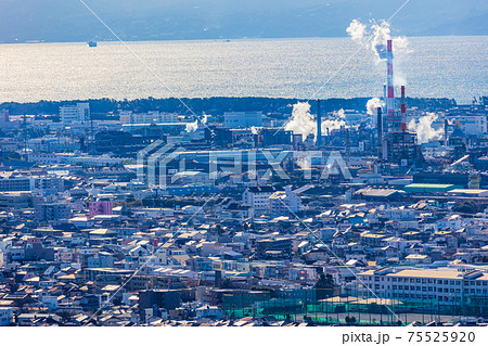 (静岡県)岩本山から望む、富士市の工業地帯 (静岡県)岩本山から望む、富士市の工業地帯 75525920