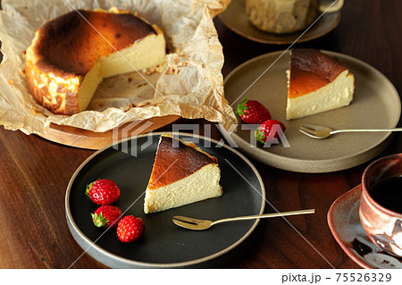 バスクチーズケーキ 75526329