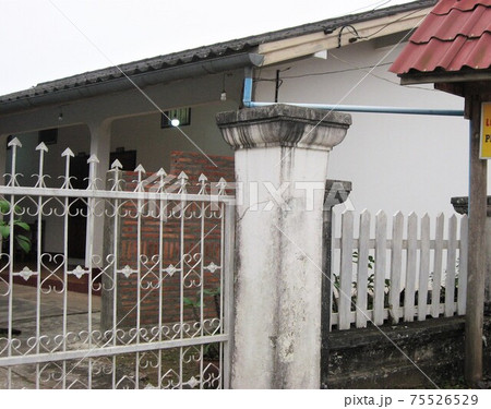 ラオス、ルアンパバーン（ルアンプラバーン）のゲストハウス。 75526529