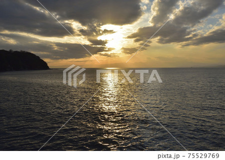 江ノ島×夕日×相模湾 その2 75529769