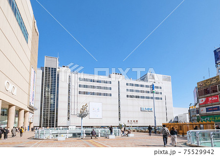 都市風景　北千住駅西口前　歩行者デッキ　東京都足立区 75529942
