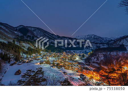 世界遺産白川郷・冬の夜景【岐阜県】 75538050