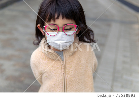 子供　女の子　ネガティブイメージ 75538993