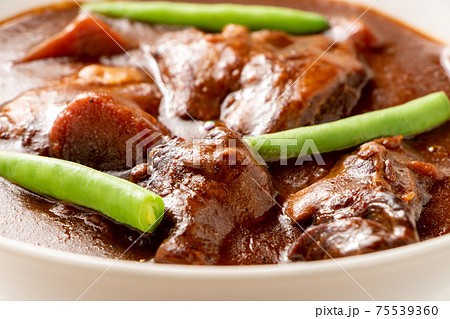 牛タンシチューのアップ。 牛タンシチューのアップ。 75539360