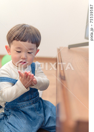 イヤイヤ期の子供 男の子 イヤイヤ期の子供 男の子 75539587