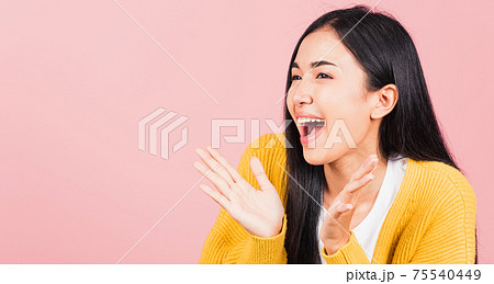 woman standing surprised excited screaming open mouth woman standing surprised excited screaming open mouth 75540449