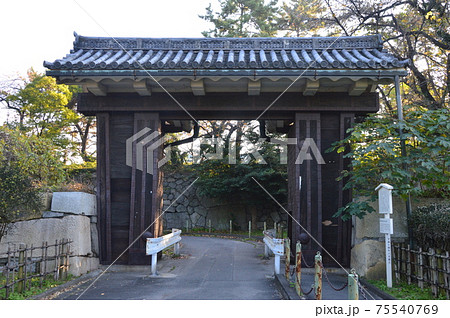 名古屋城の「二之丸大手二之門」（愛知県名古屋市） 75540769