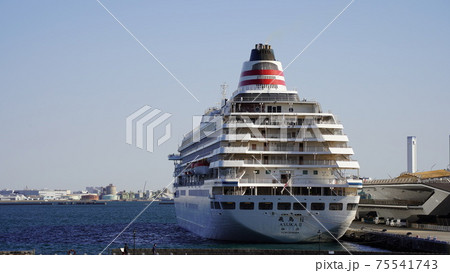 横浜港、大桟橋に停泊中の豪華客船 75541743