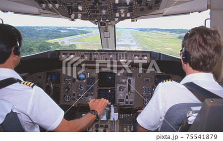 コックピット 75541879