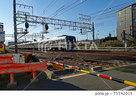 JR京都線　総持寺駅と摂津富田駅間の踏切 75542015