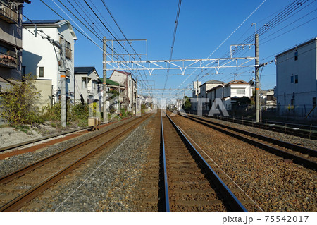 JR京都線 総持寺駅と摂津富田駅間の線路 JR京都線 総持寺駅と摂津富田駅間の線路 75542017
