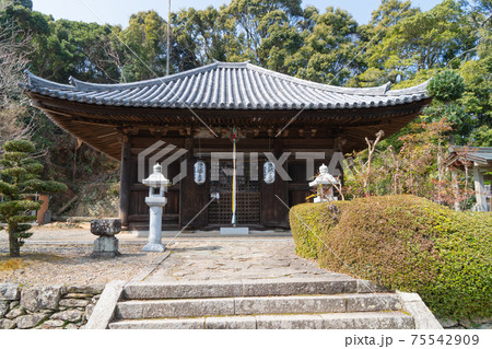 藤白峠の地蔵峰寺の本堂（熊野古道・藤白坂） 75542909