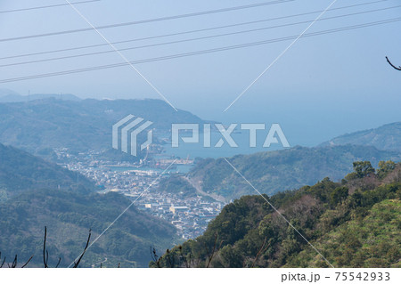 拝ノ峠付近の登山道から見た下津湾(熊野古道・藤白坂) 拝ノ峠付近の登山道から見た下津湾(熊野古道・藤白坂) 75542933