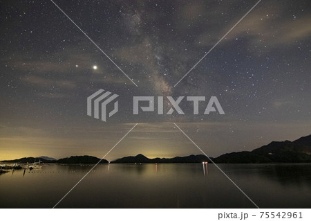 瀬戸内の初夏の星景色　天の川とさそり座 75542961