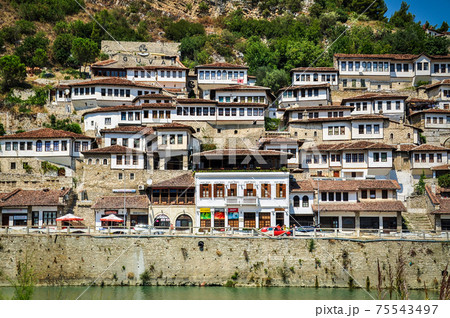 アルバニア、ベラトのオスマン帝国時代の街並み 75543497