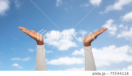 close up of african american woman clapping hands close up of african american woman clapping hands 75544118
