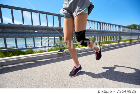 feet of young woman running outdoors feet of young woman running outdoors 75544928