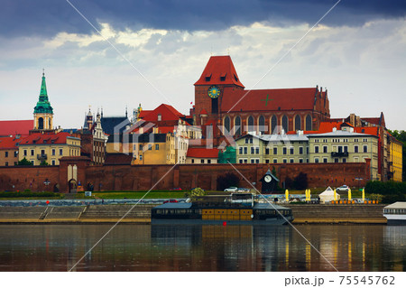 Torun across Vistula with Catholic church Torun across Vistula with Catholic church 75545762