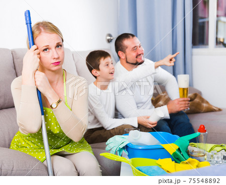 Tired woman with relaxing man with boy 75548892