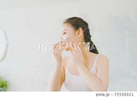 20代女性うぶ毛剃り 75550321
