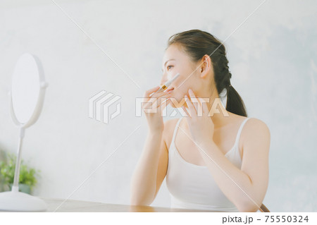20代女性うぶ毛剃り 75550324