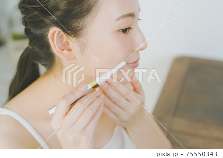 20代女性うぶ毛剃り 75550343