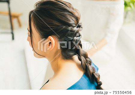 三つ編みロングヘアの写真素材