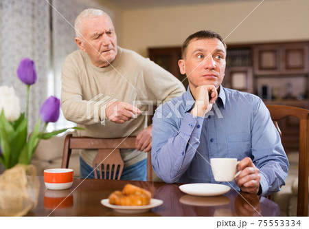 Home quarrel between father and adult son 75553334