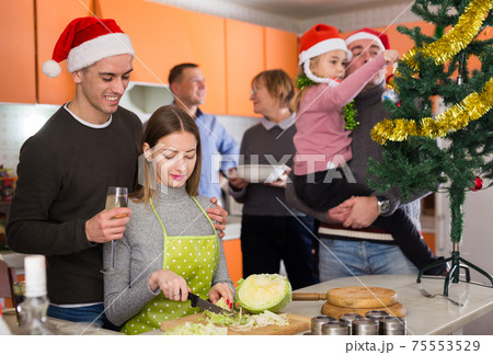 Family preparing for Christmas dinner 75553529