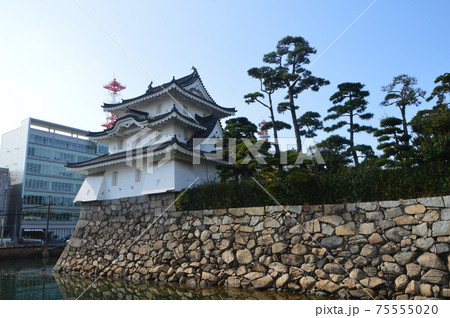 高松城の「艮櫓(うしとらやぐら)」（玉藻公園(高松城跡)／香川県高松市玉藻町） 75555020