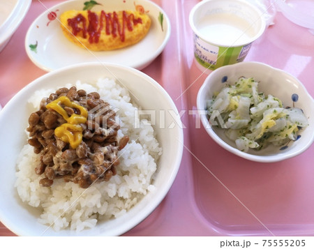 病院の食事 75555205