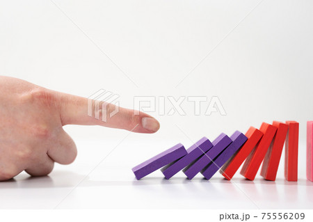 ドミノ倒し　ドミノ 75556209