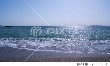 房総半島と三浦半島のはざまに太平洋を望む 房総半島と三浦半島のはざまに太平洋を望む 75556501