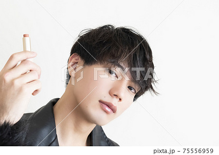 口紅と男性 75556959