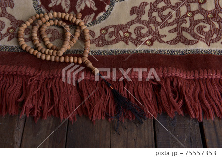 Prayer beads Prayer beads 75557353