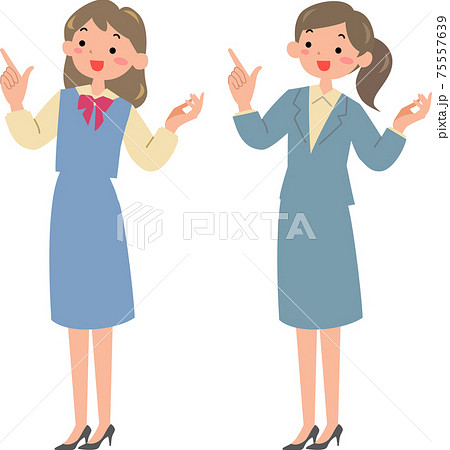指し示す女性社員 75557639