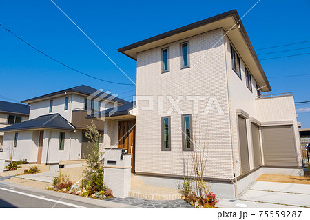 青空とモデルハウス 新興住宅地 住宅地イメージ 青空とモデルハウス 新興住宅地 住宅地イメージ 75559287