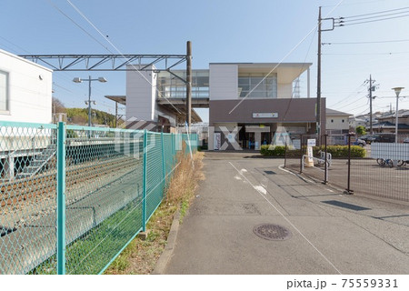 こどもの国線 恩田駅の改札口前 75559331