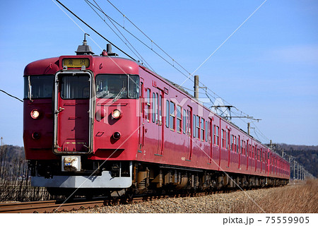 七尾線を行く415系800番台普通電車6両 75559905