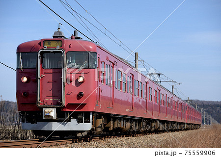 七尾線を行く415系800番台普通電車6両 75559906