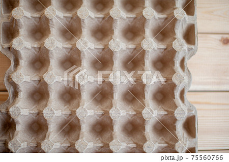 Protective cardboard packaging for storing and transporting eggs . Protective cardboard packaging for storing and transporting eggs . 75560766