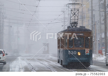 雪の日の函館市電530号車 75562003