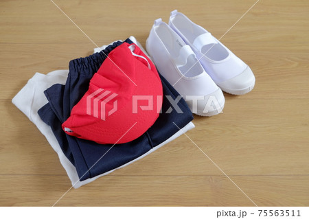 入学準備　体操服と赤白帽子　上靴　体育館シューズ 75563511
