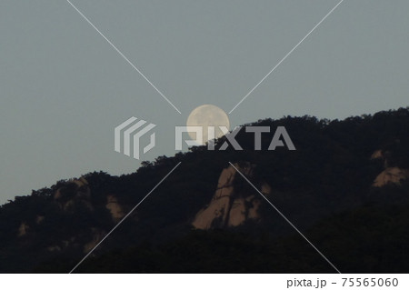 夕焼け 山 スポット 75565060