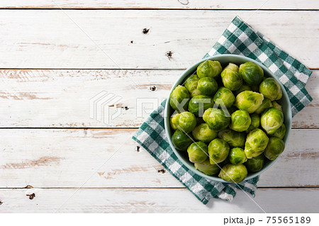 Set of brussel sprouts in a bowl 75565189
