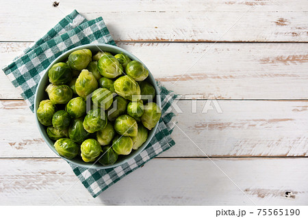 Set of brussel sprouts in a bowl 75565190